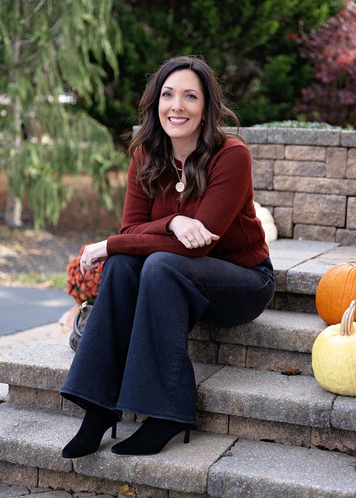 5 Methods to Put on Washed Black Denims This Season (Outfit Concepts & Model Suggestions)