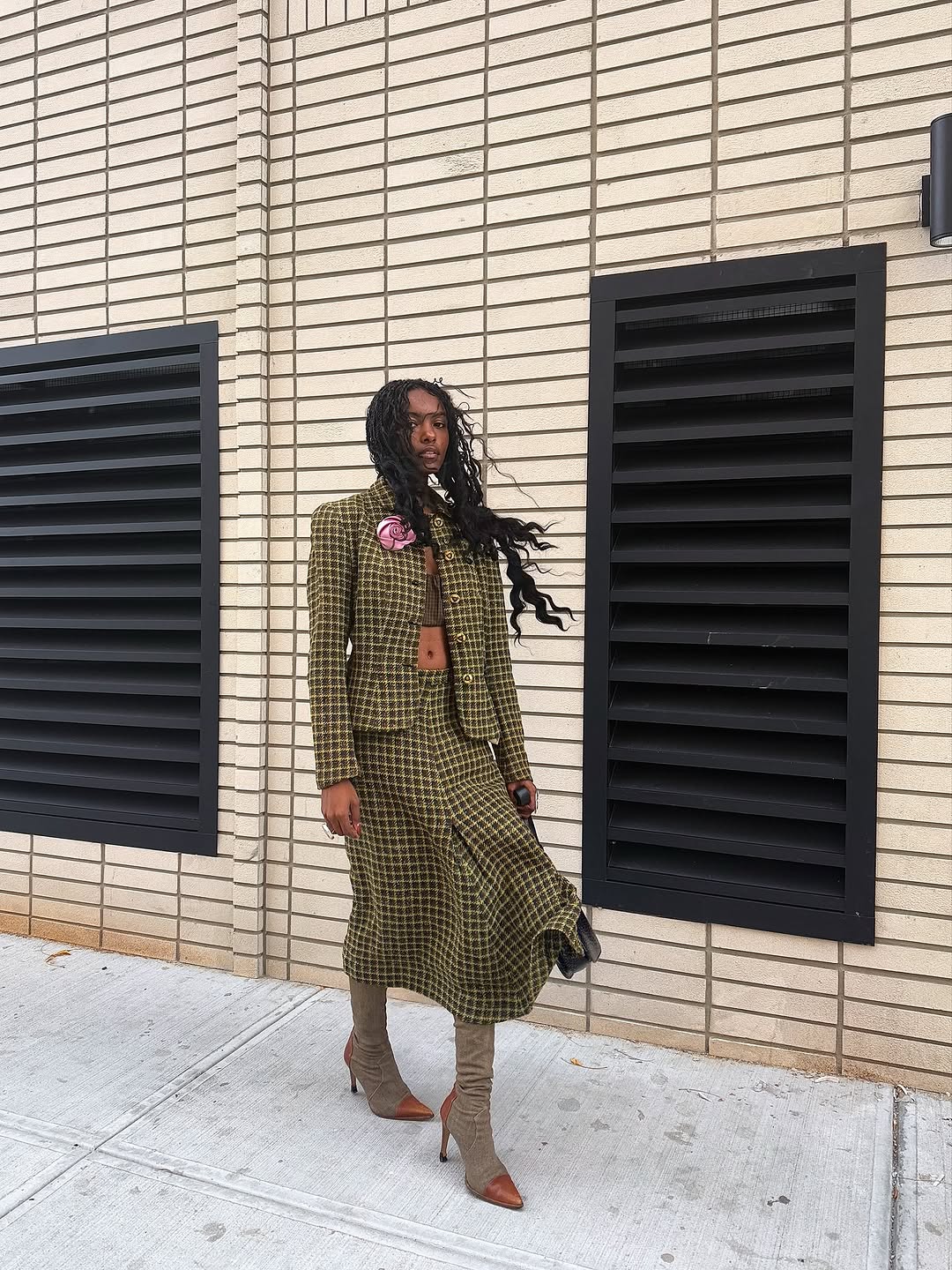 If You Need to Look Stylish and Wealthy This Winter, Make Certain You Personal This Non-Denim Pant Development