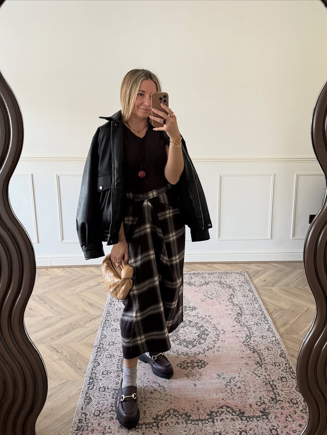 If You Need to Look Stylish and Wealthy This Winter, Make Certain You Personal This Non-Denim Pant Development